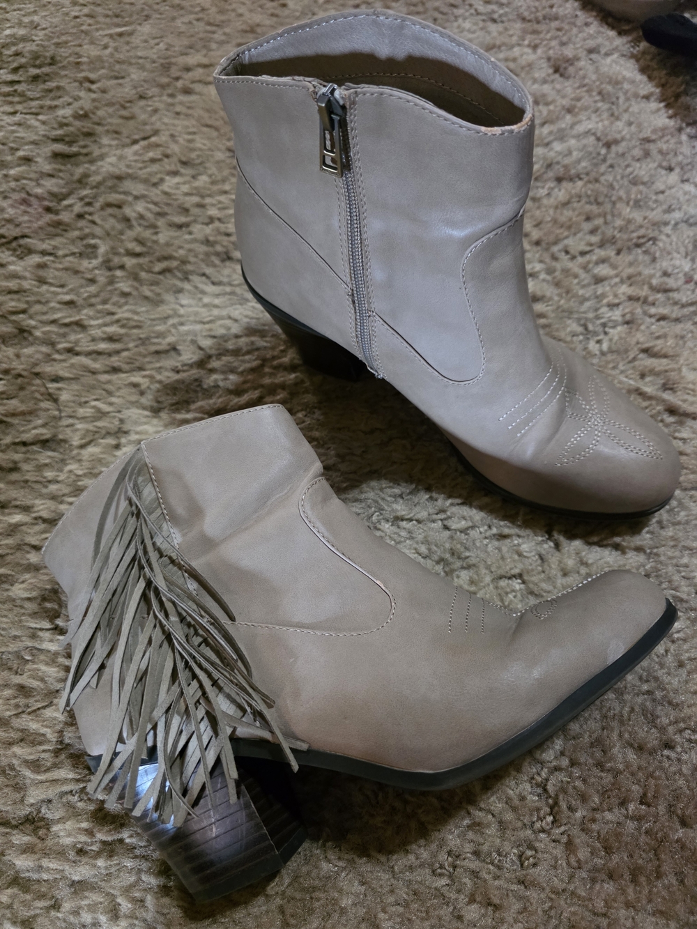 Women’s Fringe Ankle Boots - Beige Suede Style